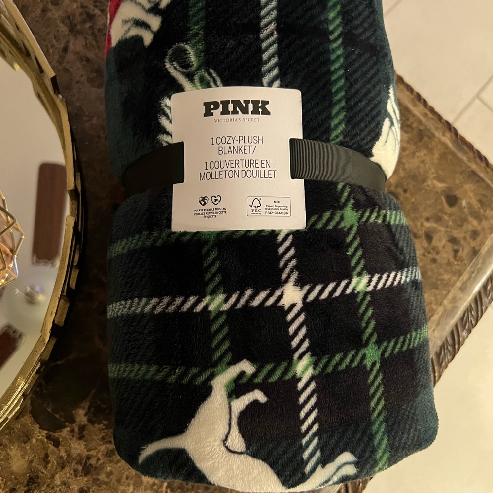 Victoria secrets pink cozy Sherpa logo blanket